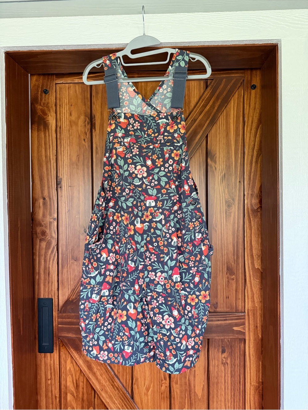 Duluth Trading Co Heirloom Gardening blue gnome/farm print short overalls